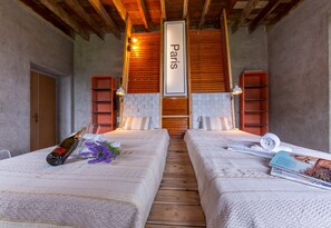 Familienvilla, Mehrere Betten, zum Garten hin (Villa Roffa Lario)