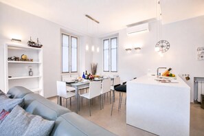 Familievilla - 4 soveværelser - mikrobølgeovn (Villa Lucia Laglio) | Interiør