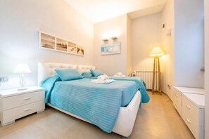 Familievilla - 4 soveværelser - mikrobølgeovn (Villa Lucia Laglio) | 4 soveværelser, Wi-Fi, sengetøj