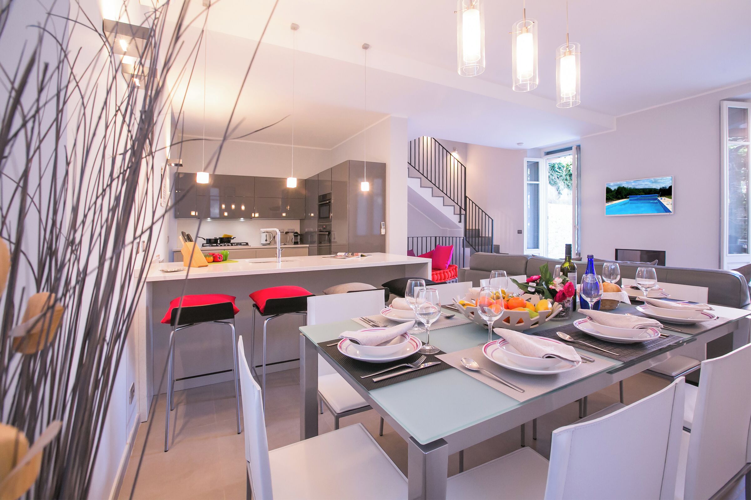 Refrigerador con freezer, microondas, horno, placa de cocina