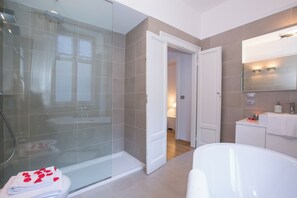 Family Villa, 4 Bedrooms, Microwave (Villa Lucia Laglio) | Bathroom | Separate bathtub and shower, rainfall showerhead, hair dryer, bidet - Villa Lucia Laglio (Laglio)