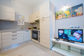 Family Villa, Multiple Bedrooms (Villa Lucia Laglio) | Private kitchen
