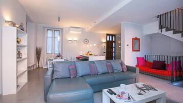 Family Villa, Multiple Bedrooms (Villa Lucia Laglio) | Living area | 21-inch flat-screen TV with digital channels, TV, stereo