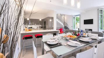 Villa familiar, 4 habitaciones, microondas (Villa Lucia Laglio) | Restauración