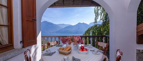 Villa, 5 Bedrooms | Terrace/patio