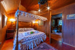 Villa, 5 Bedrooms | 5 bedrooms, iron/ironing board, free WiFi, bed sheets