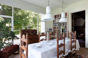 In-room dining - Villa Silvana (Oliveto Lario)