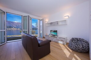 Een flatscreentelevisie