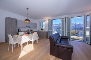 Een flatscreentelevisie