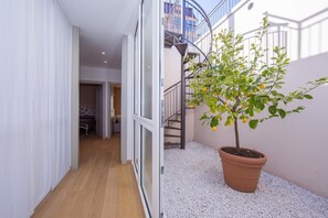 2 slaapkamers, een strijkplank/strijkijzer, wifi, beddengoed