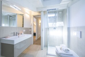 Family Apartment, Multiple Beds, 2 Bathrooms, Mountainside (Bella Argegno) | Bathroom | Combined shower/bathtub, rainfall showerhead, hair dryer, bidet - Bella Argegno (Argegno)