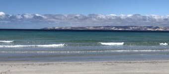 Farm Home * + Air Con * Free WIFI  * Beautiful Bush Views * Wildlife 