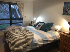 4 bedrooms, desk, iron/ironing board, free WiFi