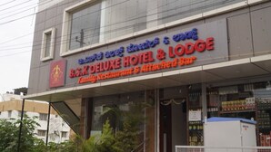 Property entrance - BSK Deluxe Hotel & Lodge (Bengaluru)