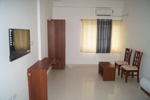 Living room - BSK Deluxe Hotel & Lodge (Bengaluru)