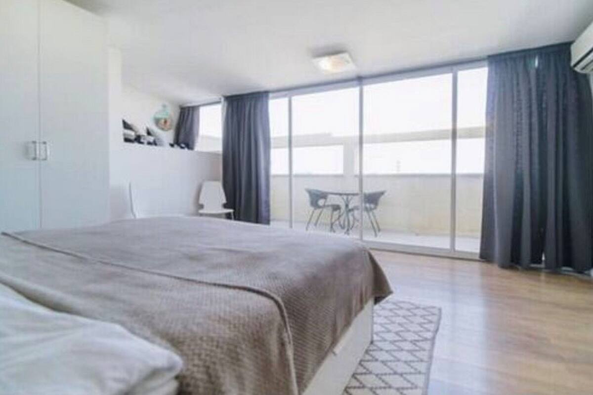 1 chambre, décoration personnalisée, ameublement personnalisé, bureau
