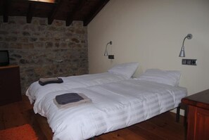 5 slaapkamers, een strijkplank/strijkijzer, wifi, beddengoed