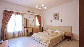 3 bedrooms, in-room safe, desk, iron/ironing board