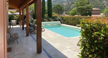 Confortable villa climatisée avec piscine privée chauffée dans résidence privée.
