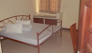 Single Room | Individually decorated, individually furnished, desk, free WiFi - Maresi Luxury Hotel (Arusha)
