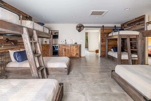 7 quartos, ferros/tábuas de passar roupa, Wi-Fi de cortesia