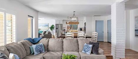 Smart TV, chimenea y tenis de mesa