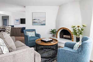 Smart TV, fireplace, ping pong