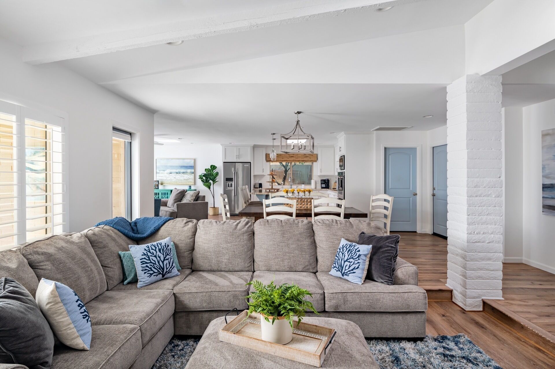 Smart TV, fireplace, table tennis