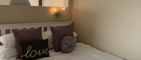 2 quartos, cofres nos quartos, ferros/tábuas de passar roupa, Wi-Fi