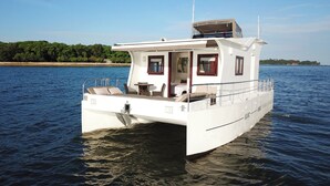 Unclassified image, 3 of 45, button - Nyaman Catamaran (Gili Gede)
