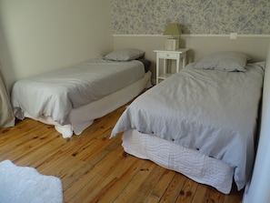 4 Schlafzimmer, Bügeleisen/Bügelbrett, Reisekinderbett, WLAN