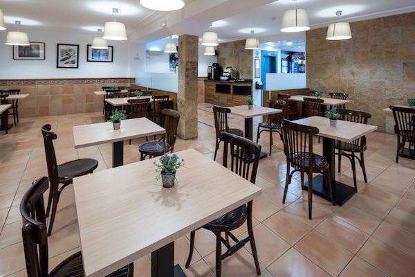 Breakfast, lunch, dinner served; Mediterranean cuisine