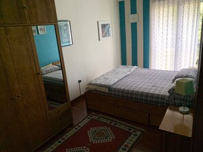 3 slaapkamers, een strijkplank/strijkijzer, wifi, beddengoed