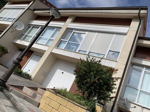 تفاصيل الفندق من الخارج