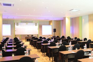 Banquet hall - Zest Parang Raja Solo by Swiss-Belhotel International (Surakarta)