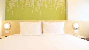 Premium bedding, in-room safe, desk, free WiFi