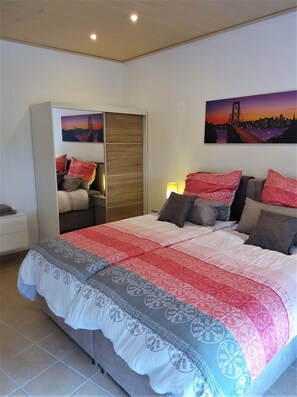 1 bedroom, desk, iron/ironing board, WiFi