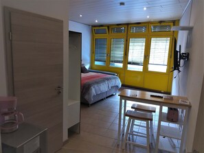 1 bedroom, desk, iron/ironing board, WiFi