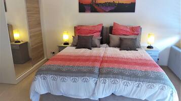 1 bedroom, desk, iron/ironing board, WiFi