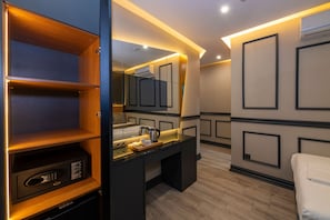 Egyptian cotton sheets, premium bedding, minibar, in-room safe