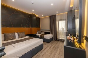 Deluxe Triple Room | Egyptian cotton sheets, premium bedding, minibar, in-room safe - Confores Hotel (Istanbul)
