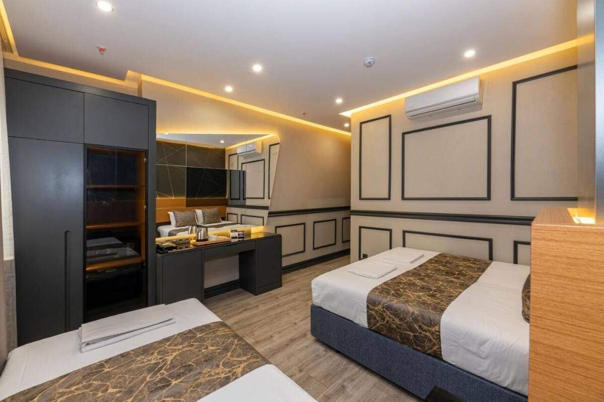 Egyptian cotton sheets, premium bedding, minibar, in-room safe