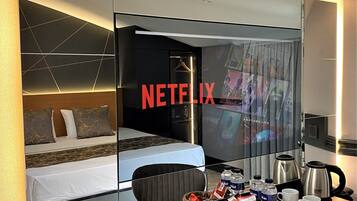 Habitación exclusiva, bañera de hidromasaje | Sábanas de algodón egipcio, ropa de cama de alta calidad, minibar