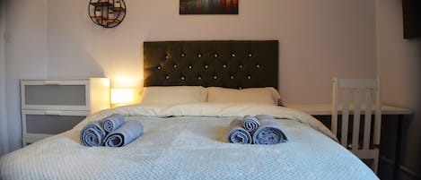 Quarto casal | Wi-Fi de cortesia, roupa de cama