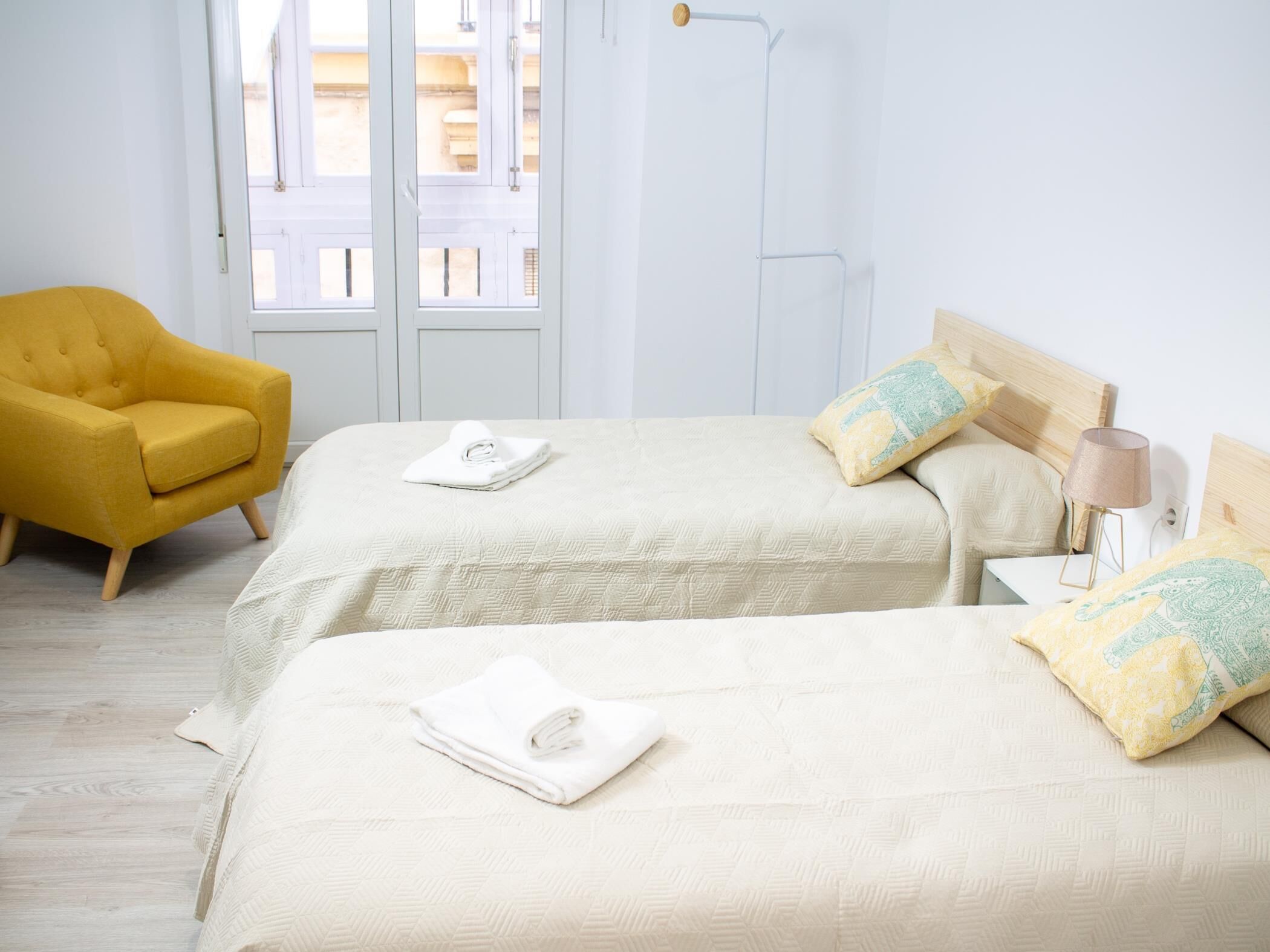 2 bedrooms, iron/ironing board, internet, bed sheets