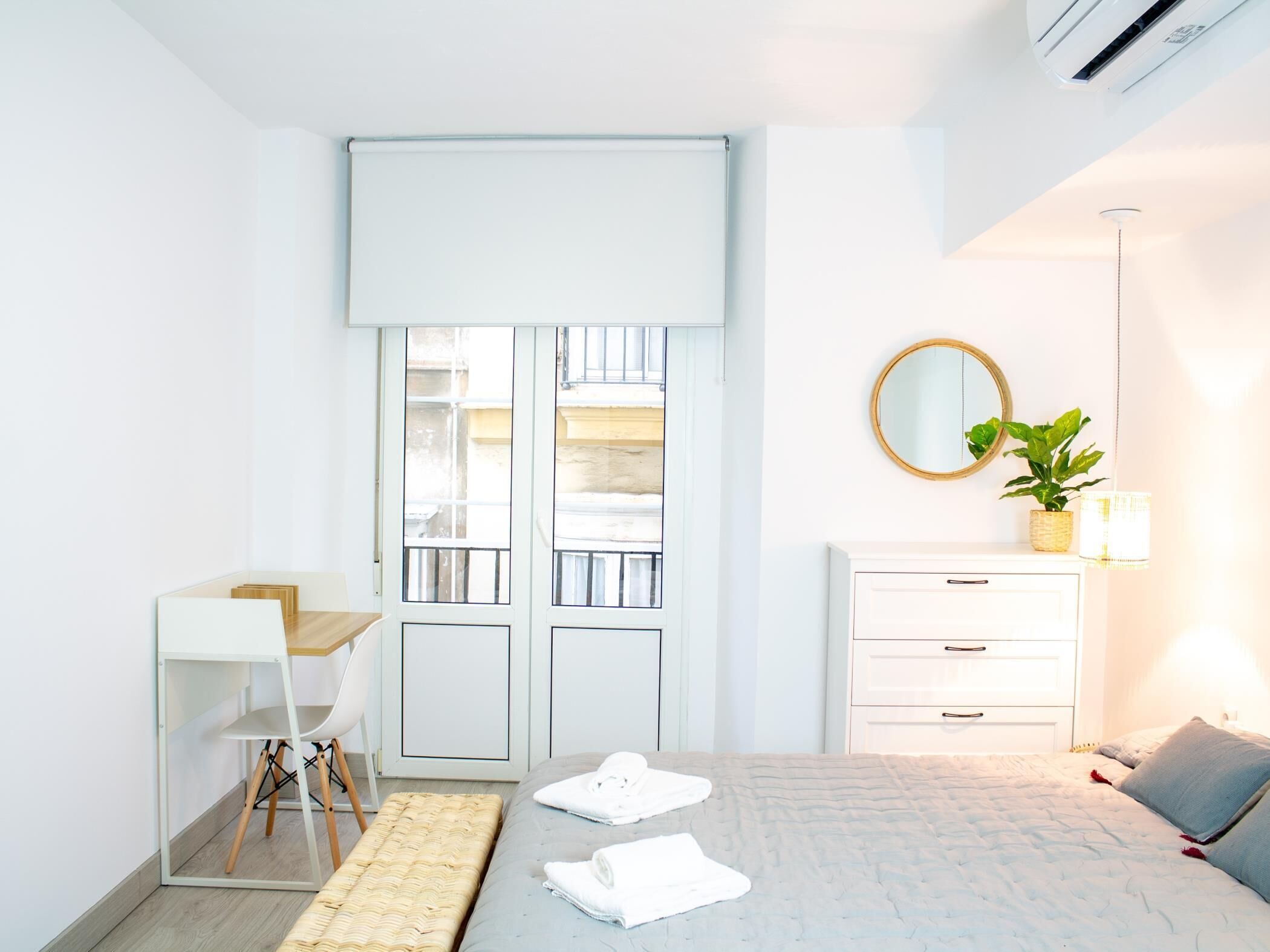 2 habitaciones, tabla de planchar con plancha, internet y ropa de cama 