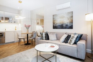 Appartement, 1 slaapkamer, balkon | Woonkamer