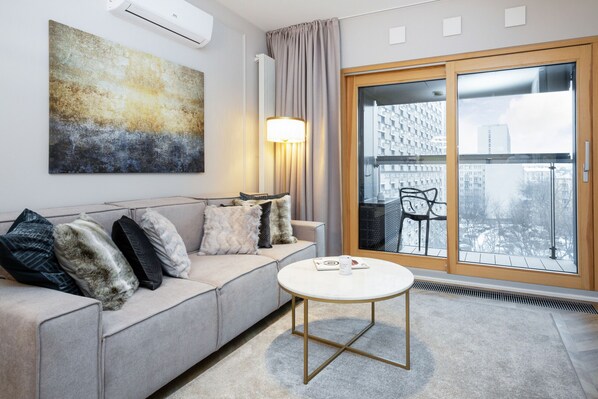 Living room - Mennica Residence Apartments by Renters (Warsaw)