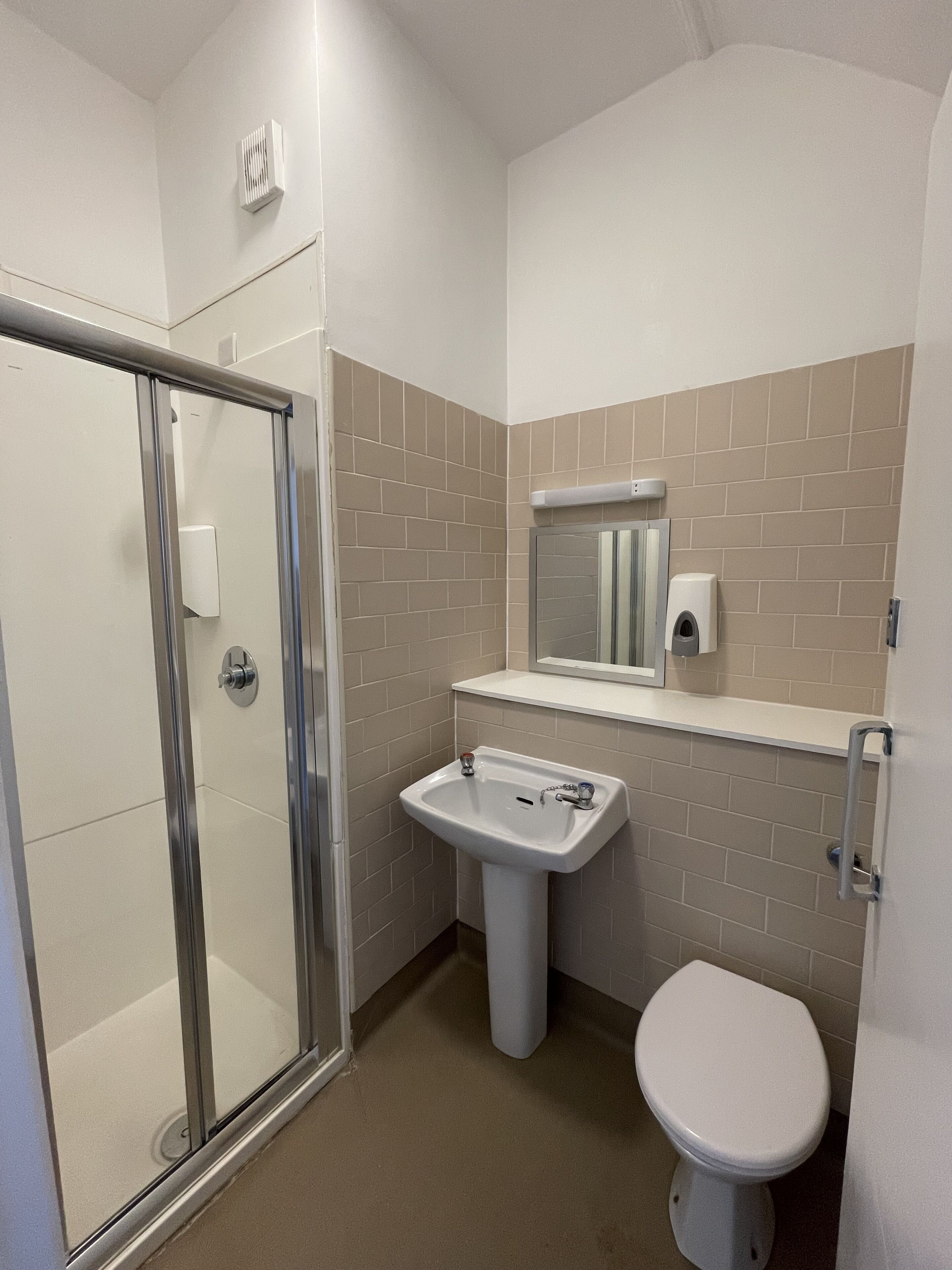 Photo - Leevin Hostel George