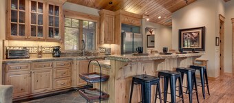 Arcade, Foosball, Spa, Shuffleboard, Grill, Open Floor plan, 5mins to Heavenly - Timber Lodge